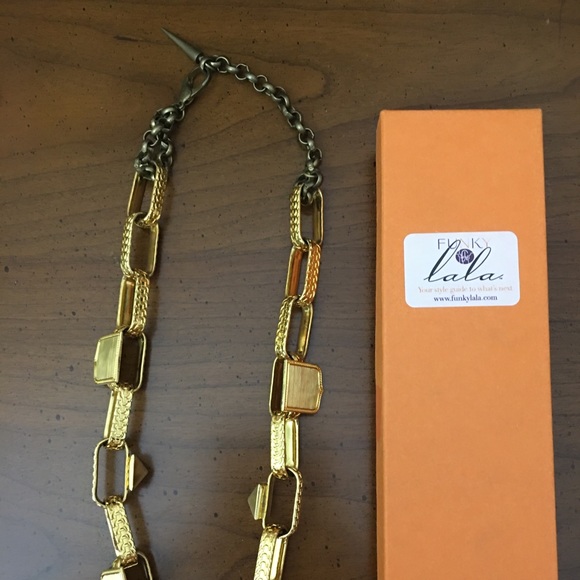 Edgy and bold Fallon shield & pyramid necklace - Picture 2 of 3